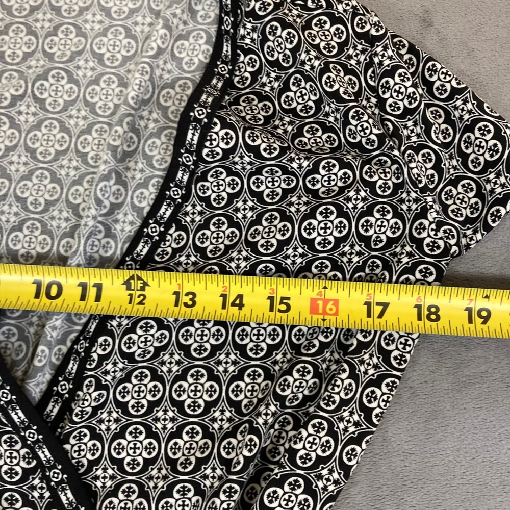 Max Studio Black White Geometric Medallion Print Wrap Dress Size M - Picture 5 of 7